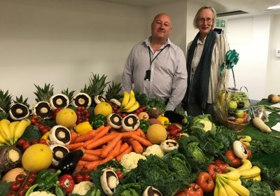 David Cole (Head of Catering at LSHTM) and Anne Mills (Deputy Director at LSHTM) at the fruit and vegetable stand for the Planetary Pick launch