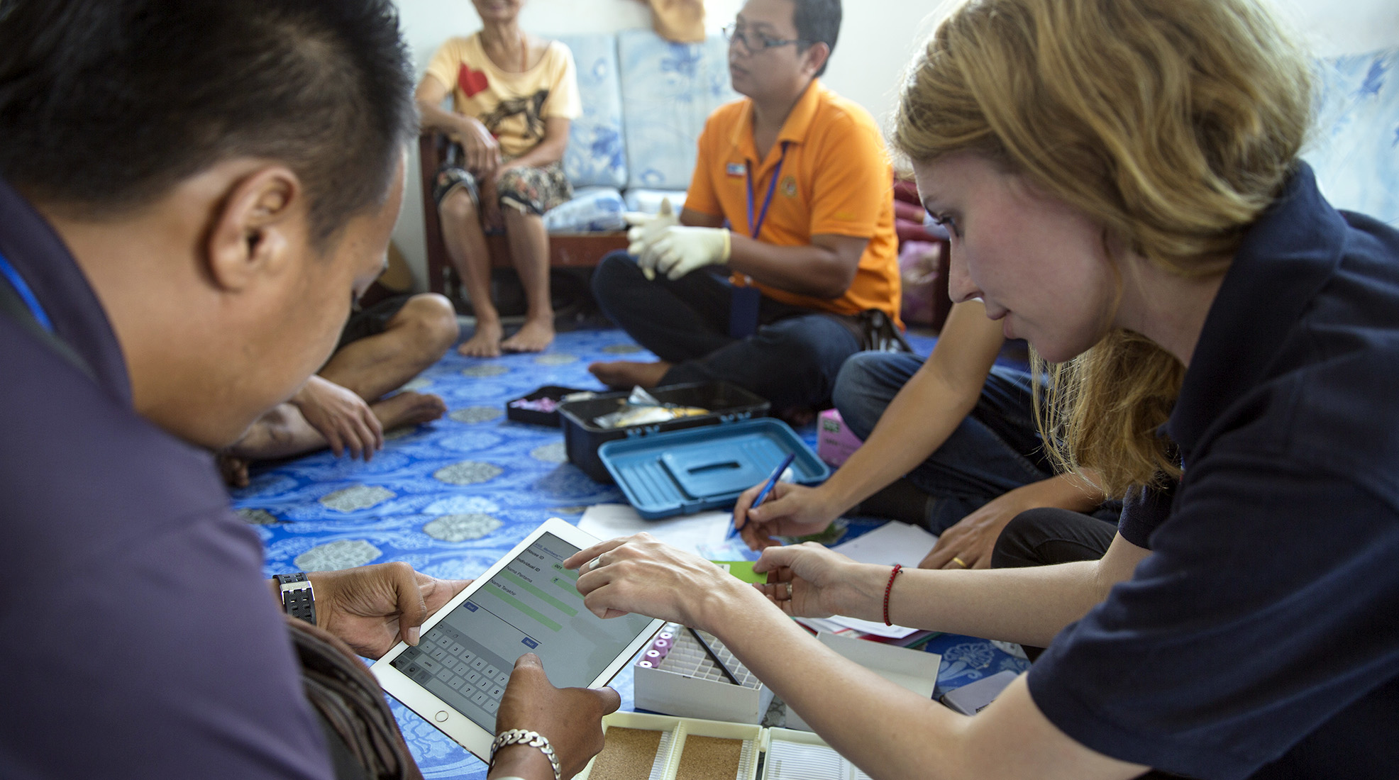 Kimberly Fornace, right, a LSHTM research fellow and Jamrih Mustafa of UMS conduct an interview in Kota Marudu, Sabah, Malaysia. Credit: Joshua Paul/LSHTM