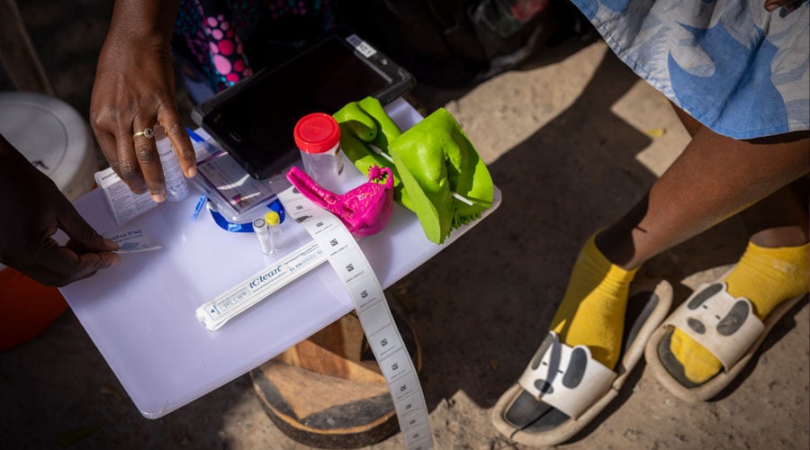 3D printed model for self-swab training (right) and 3D printed model for FGS education (left) being used in the field during the Zipime-Weka-Schista! study. © Ana Palacios