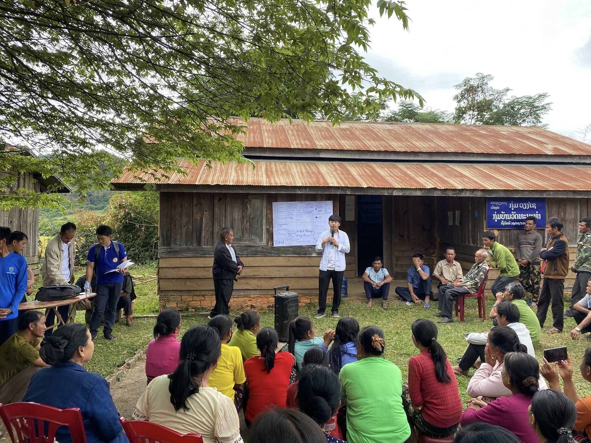 Jaewon Lee delivers a talk in Laos