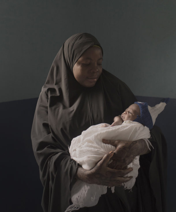Shafaatu Ayuba, 30, holds her newborn son in an urban slum area on the outskirts of Abuja, Nigeria. Credit: Pieter ten Hoopen/London School of Hygiene and Tropical Medicine/2016
