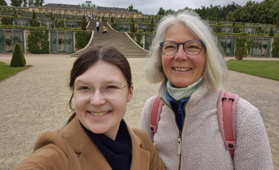 LSHTM student Fiona' selfie with her family member.