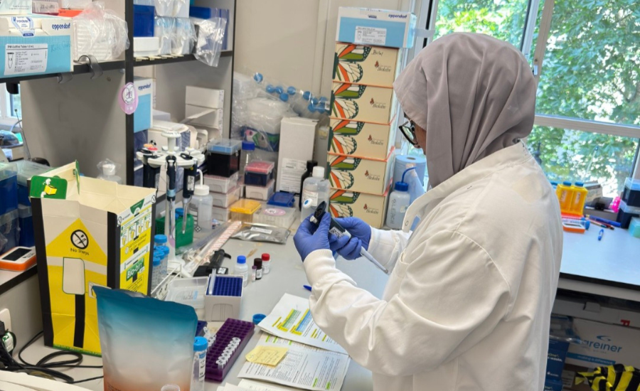MSc student Tayeba Syeda in the teaching lab