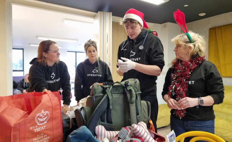 Charity StreetVet delivering free and accessible veterinary care to pets and people experiencing homelessness in UK.