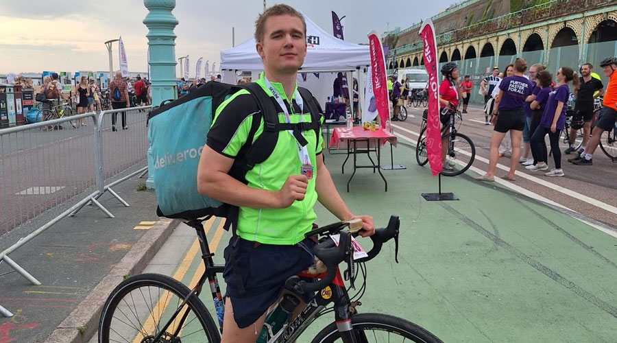 Keir arrives in Brighton in just over 4 hours, with his Deliveroo box and medal, fresh as a daisy.