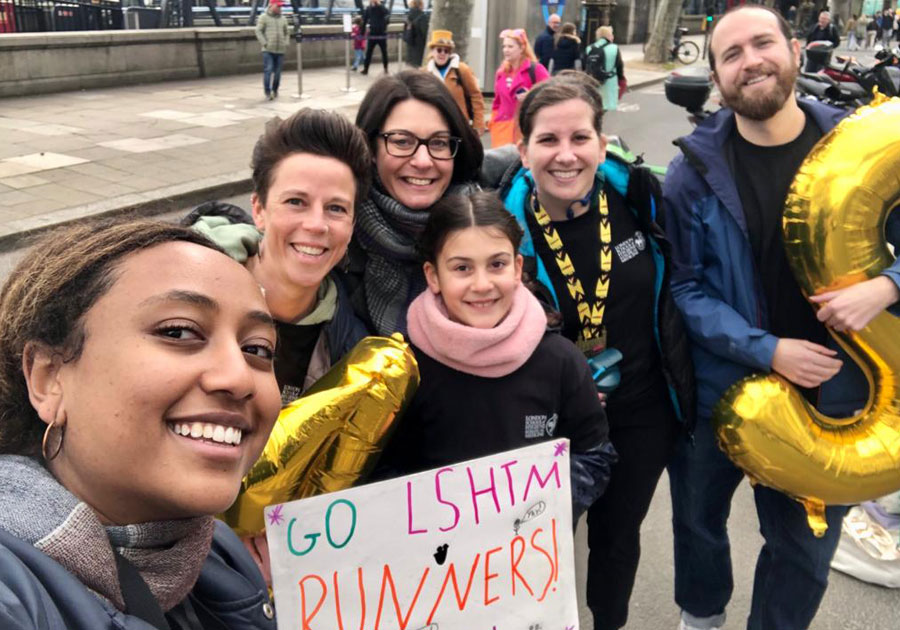 LSHTM Development and Alumni Relations staff (and friends) cheer on our 2023 runners in London
