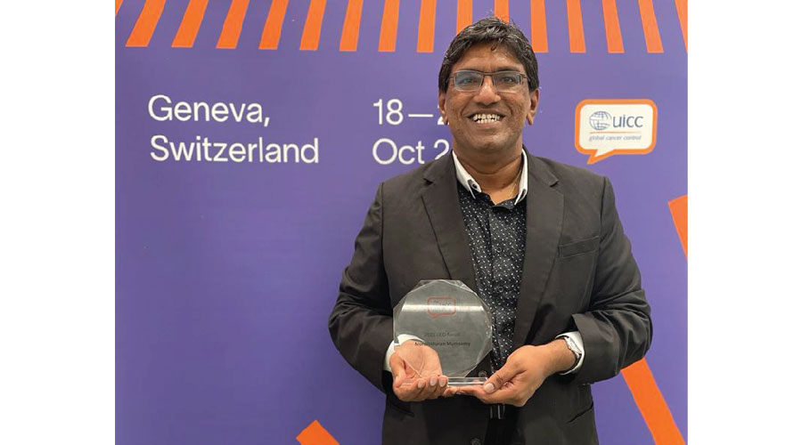 Dr Murallitharan receiving the Union for International Cancer Control's World Best Cancer CEO Award 2022 at the World Cancer Congress in Geneva, Switzerland