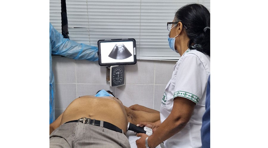 Study team training - demonstrating techniques for the acquisition of lung US and FASH