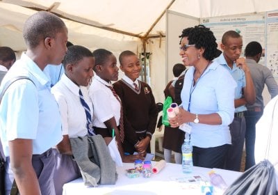scientists talking with studentsIdentifying
