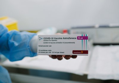 COVID-19 Vaccine Oxford/AstraZeneca. Credit: Flickr/gencat cat