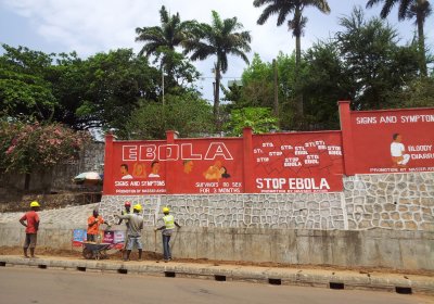 Ebola public health wall message in Freetown, Sierra Leone. Credit: LSHTM/Tom Mooney