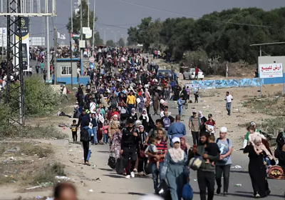 Palestinians fleeing northern Gaza on 9 November amid Israel&#039;s bombardment and siege of the enclave, and intense fighting between the Israeli military and Hamas fighters in the north.