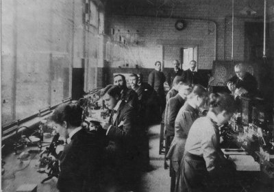 Sir Patrick Manson teaching at the Albert Dock Seamen's Hospital 1901