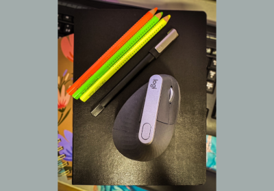 Mouse & colour pens.