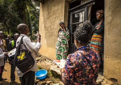 Caption: Community representatives visit family in Beni. Credit: World Bank/Vincent Tremeau