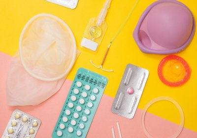 A range of contraceptive methods: contraceptive pills, emergency contraception, condom, IUD, vaginal ring, implant. Photo by Reproductive Health Supplies Coalition – Unsplash. 