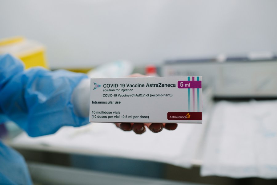 COVID-19 Vaccine Oxford/AstraZeneca. Credit: Flickr/gencat cat