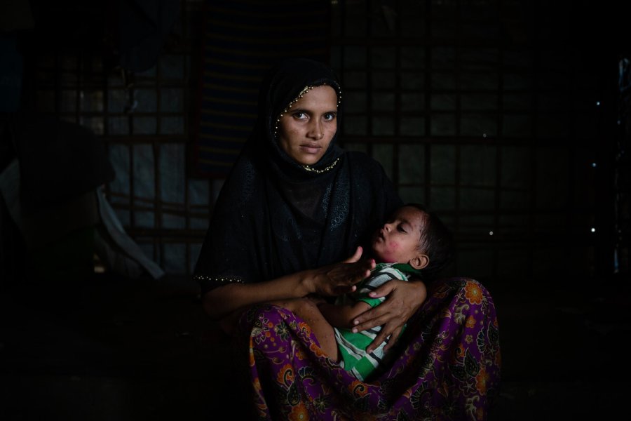 Refugee comforts her two-year-old son who has chickenpox. Photo credit: Louis Leeson/LSHTM