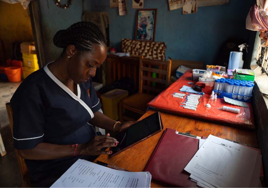 Community worker organises rapid tests for HIV. Image: Kyamulibwa cohort study