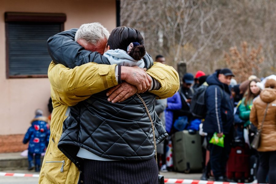 26 February 2022, Ukraine, Uzhgorod-Vyshne Nemeckoe: Refugees from Ukraine on the border with Slovakia (checkpoint "Uzhgorod-Vyshne Nemeckoe") in the Zakarpatya regions. — Photo by Fotoreserg