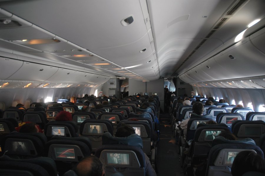 Large plane cabin. Credit: Caribb/Flickr