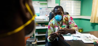 A Nurse Field Assistant explains the next step in the drug course to eradicate a patient’s TB. Fajara MRC Unit, The Gambia.