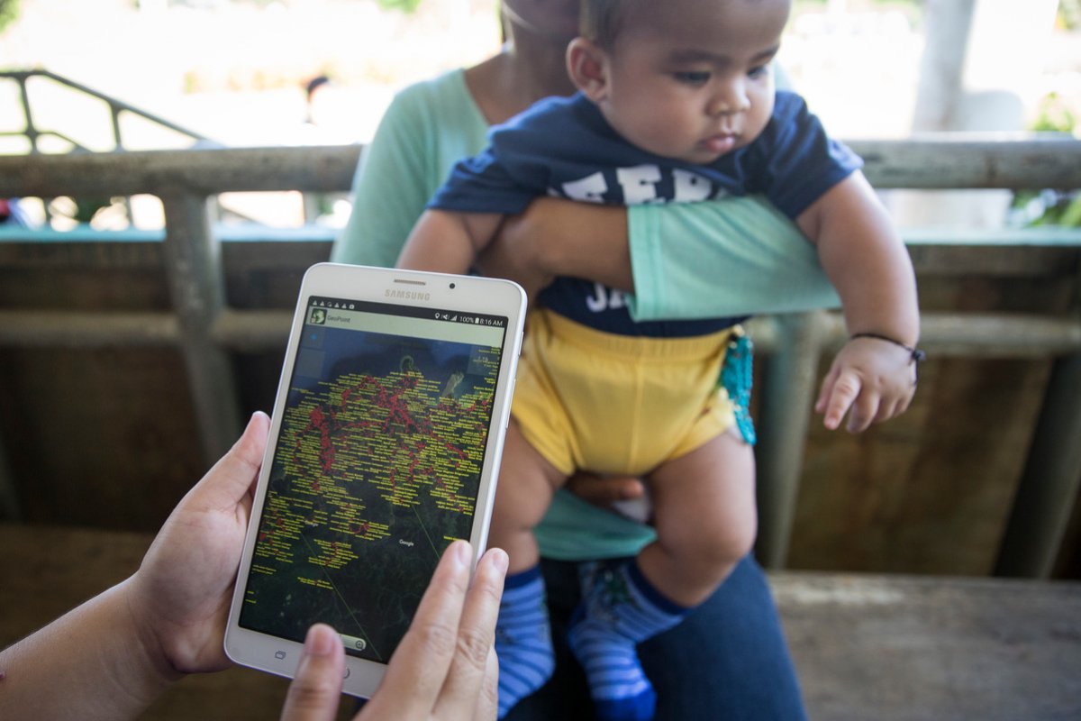 Geo-tagging a Palawan local at the Rural Health Unit in Philippines. Credit: Joshua Paul/LSHTM
