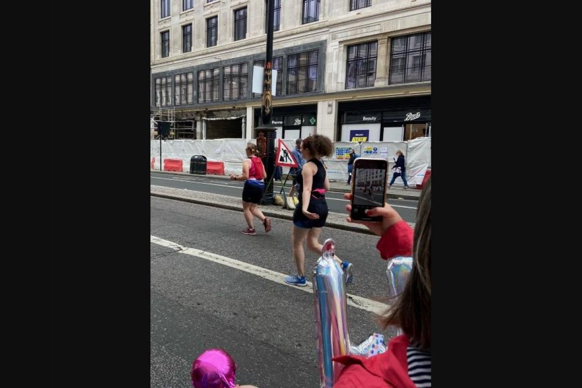 Ruth Canter running past LSHTM’s cheer stand