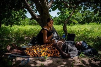 Dr Ana Bonell monitor’s the umbilical blood flow between Binter and her child, Keneba, The Gambia. Credit: Louis Leeson/LSHTM